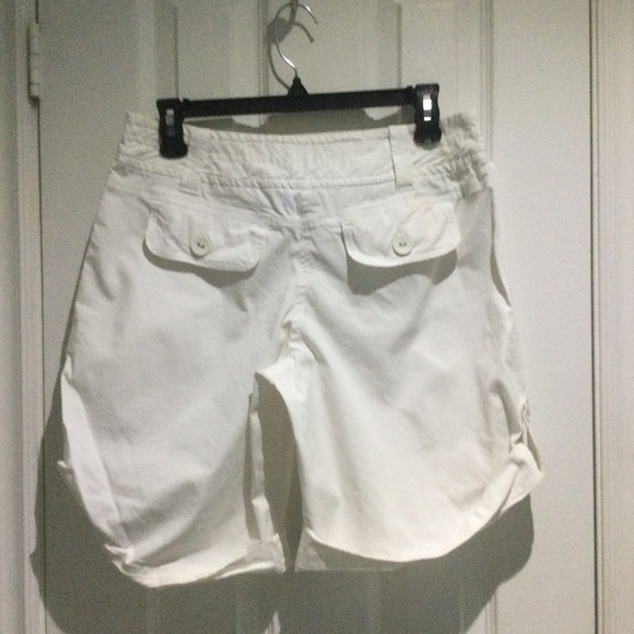 4/$20 TMX Studio Women’s White Bermuda Shorts - Picture 5 of 6